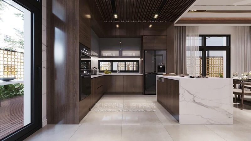 Nội thất phòng bếp được kết hợp giữa gỗ óc chó và đá ốp tự nhiên cao cấp tăng thêm sự sang trọng